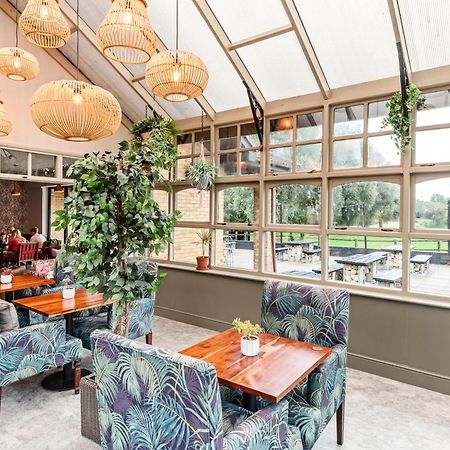Dragonfly Hotel Питерборо Екстериор снимка