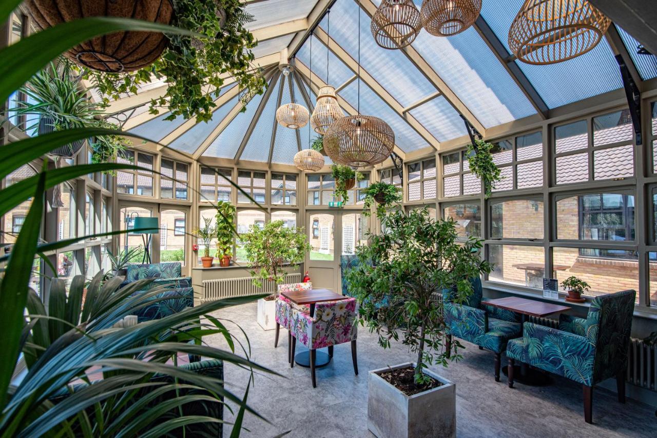 Dragonfly Hotel Питерборо Екстериор снимка
