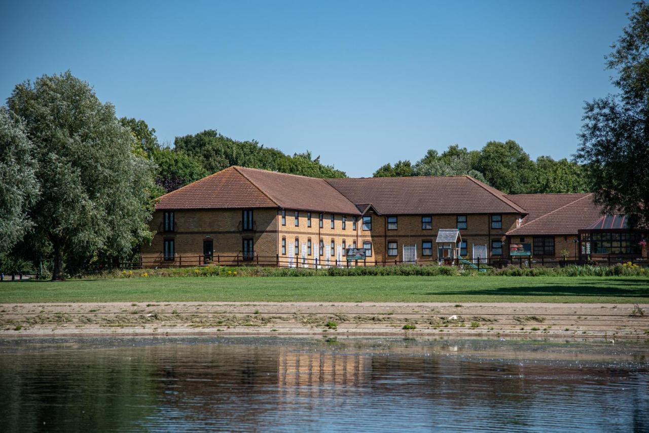 Dragonfly Hotel Питерборо Екстериор снимка