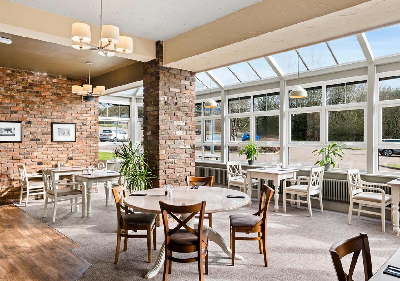 Dragonfly Hotel Питерборо Екстериор снимка