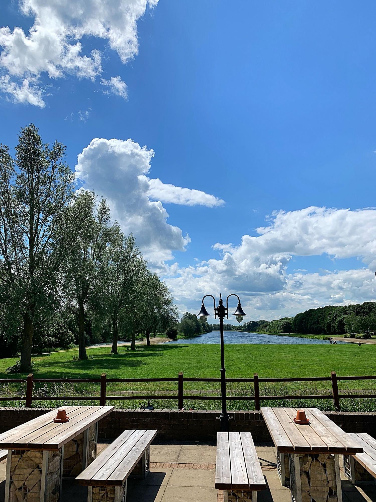 Dragonfly Hotel Питерборо Екстериор снимка