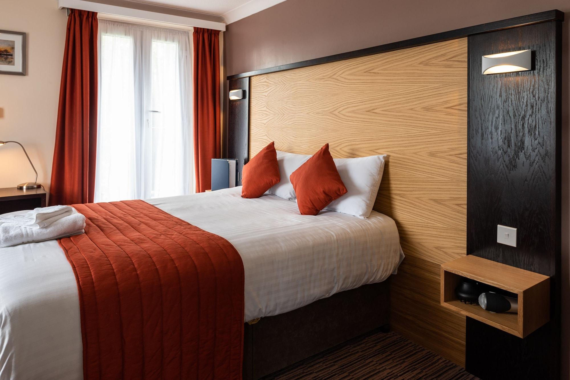 Dragonfly Hotel Питерборо Екстериор снимка