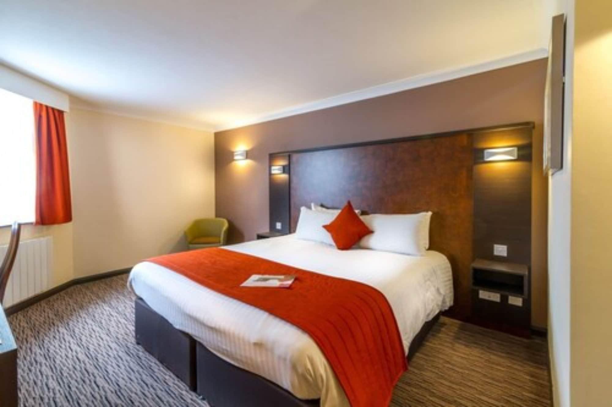 Dragonfly Hotel Питерборо Екстериор снимка