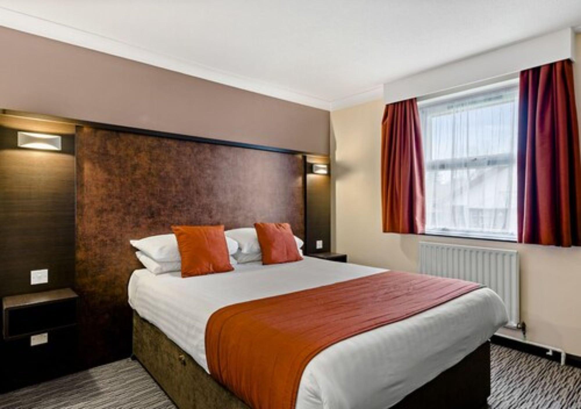 Dragonfly Hotel Питерборо Екстериор снимка