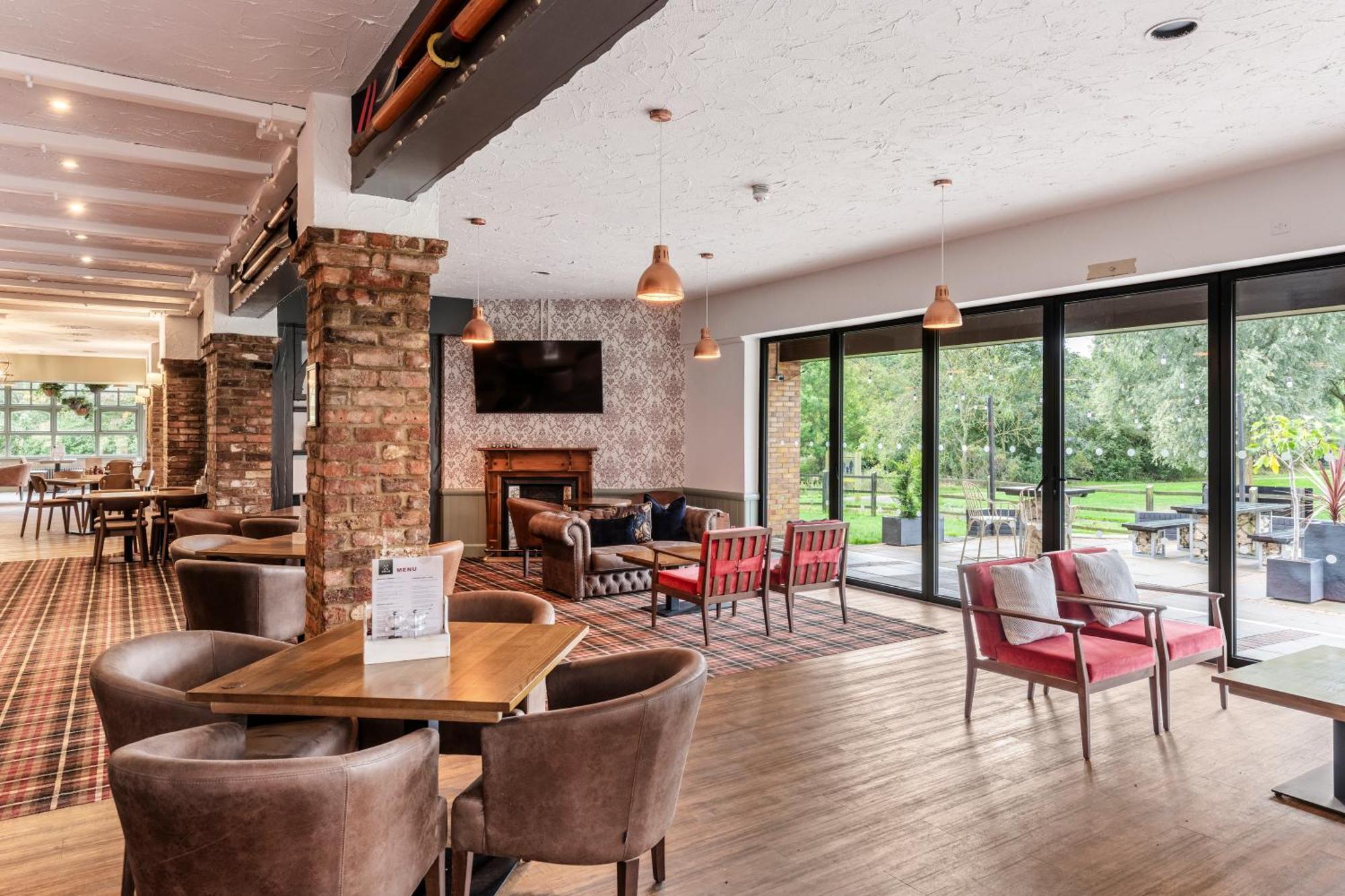 Dragonfly Hotel Питерборо Екстериор снимка