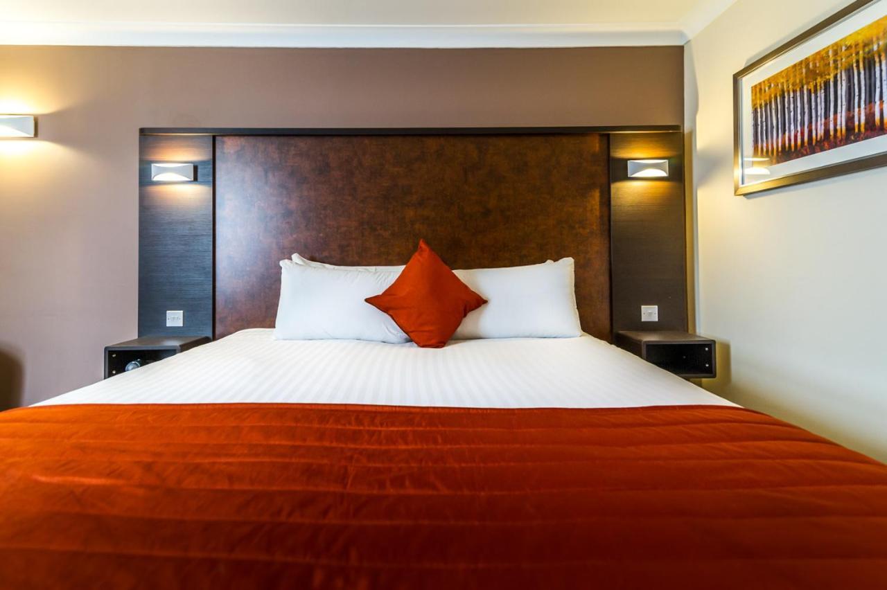 Dragonfly Hotel Питерборо Екстериор снимка