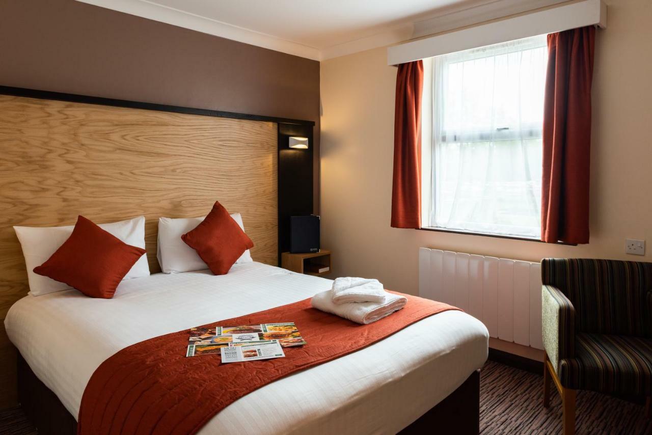 Dragonfly Hotel Питерборо Екстериор снимка